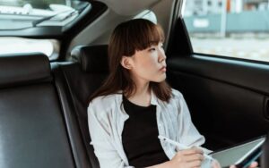 Bí quyết chọn đơn vị cho thuê xe đưa đón công nhân viên, chuyên gia