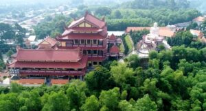 Cho Thuê Xe Du Lịch Đi Hành Hương Đầu Năm Mới 2025