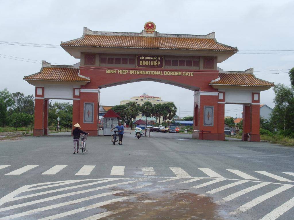 Thuê Xe Tại Cửa Khẩu Bình Hiệp Đi Sân Bay Chỉ 1.300.000 vnđ